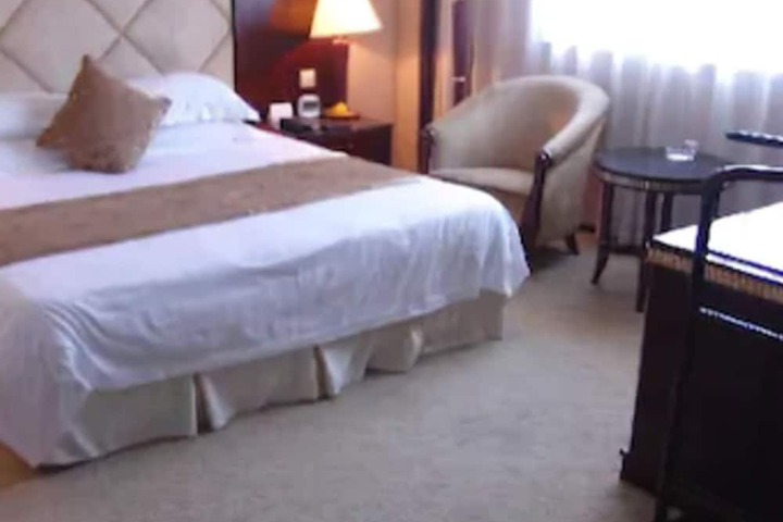 Room 14 of 24
