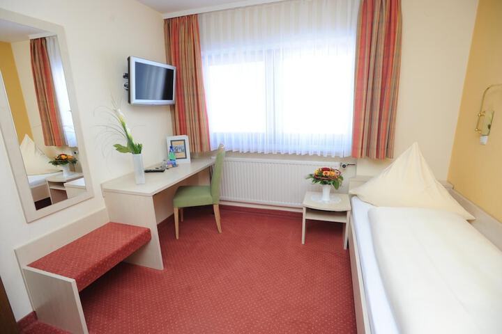 Room 4 of 13