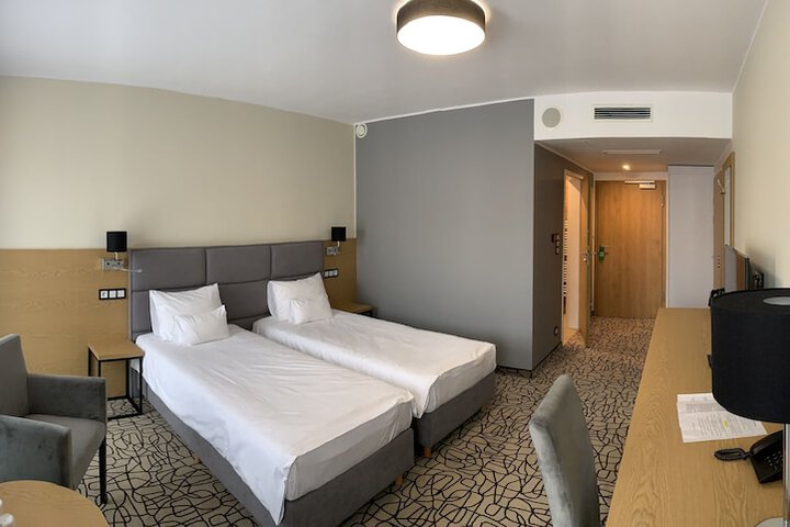 Room 10 of 31
