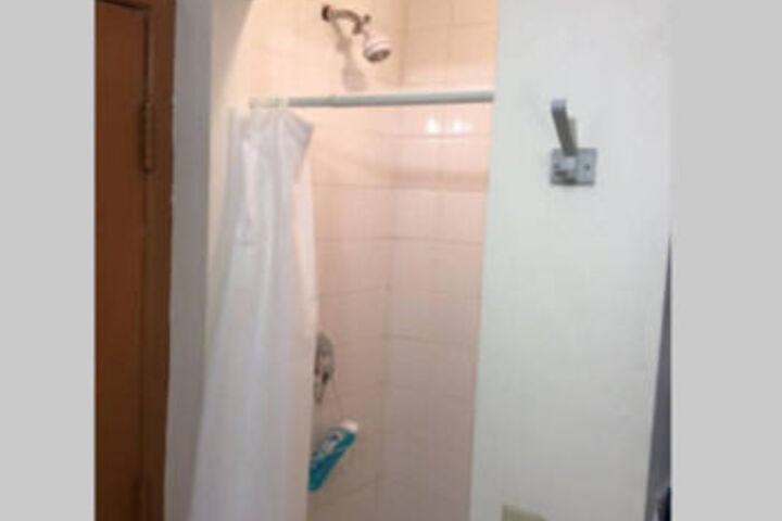 Room 6 of 33