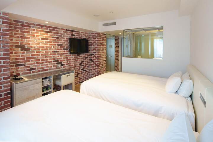 Room 10 of 62