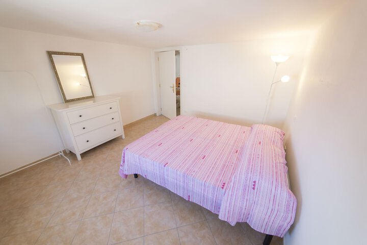 Room 6 of 13