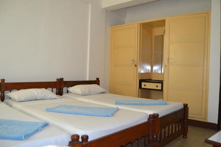 Room 6 of 12