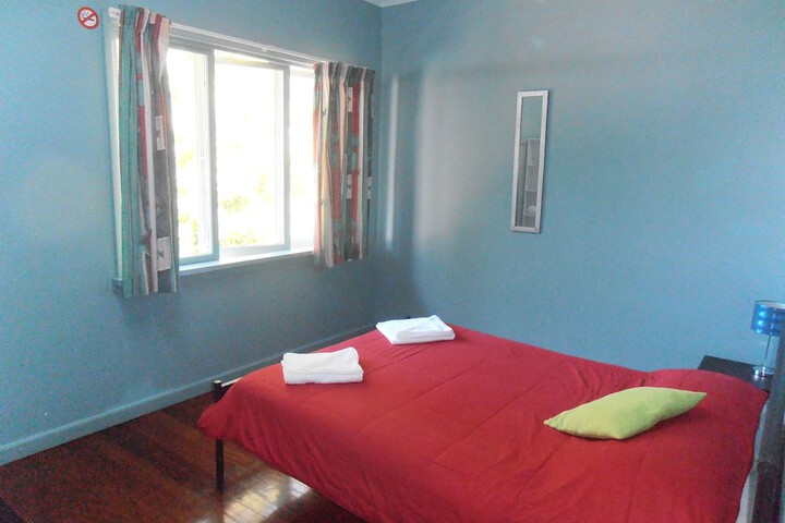 Room 10 of 25