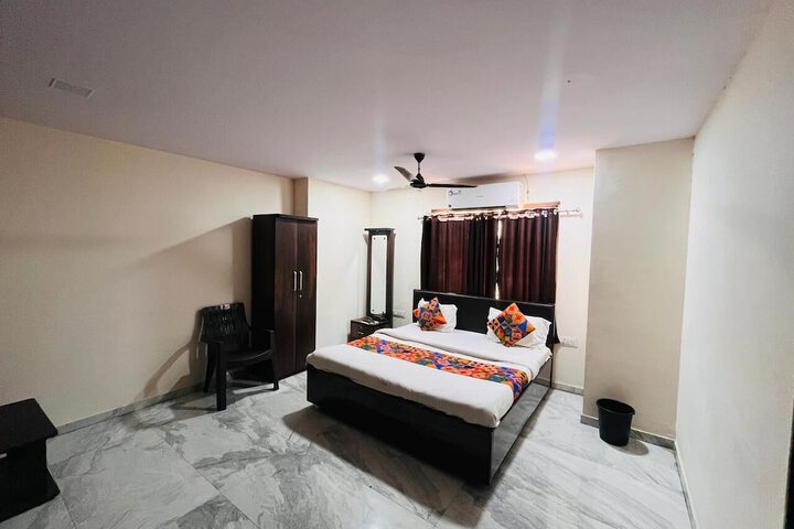 Room 4 of 12