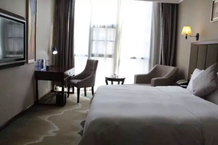 Room 4 of 20