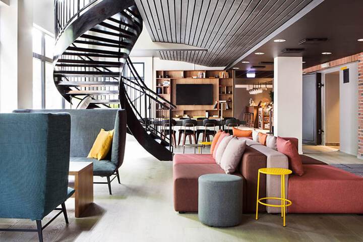 Entrance & Lobby