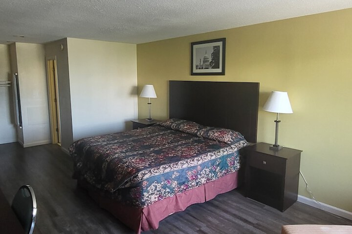Room 7 of 17