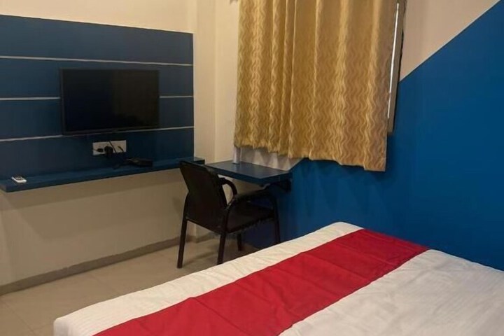 Room 9 of 13