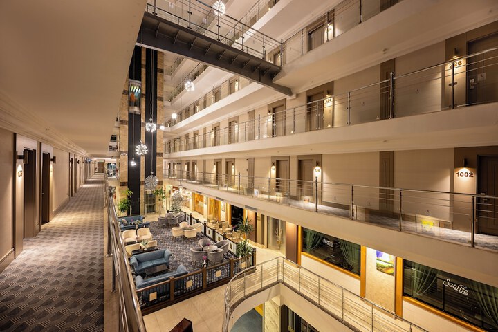 Entrance & Lobby