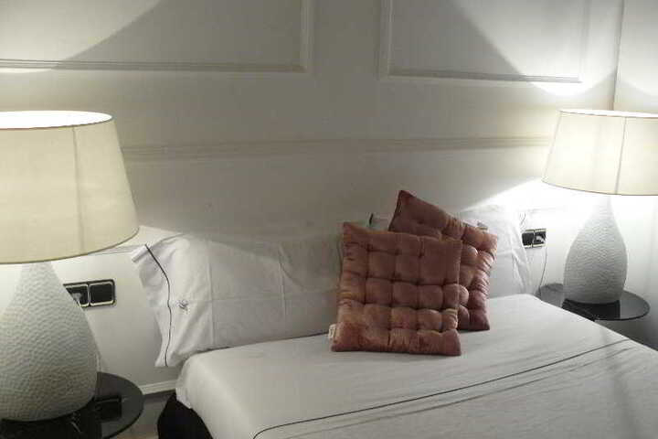 Room 8 of 10