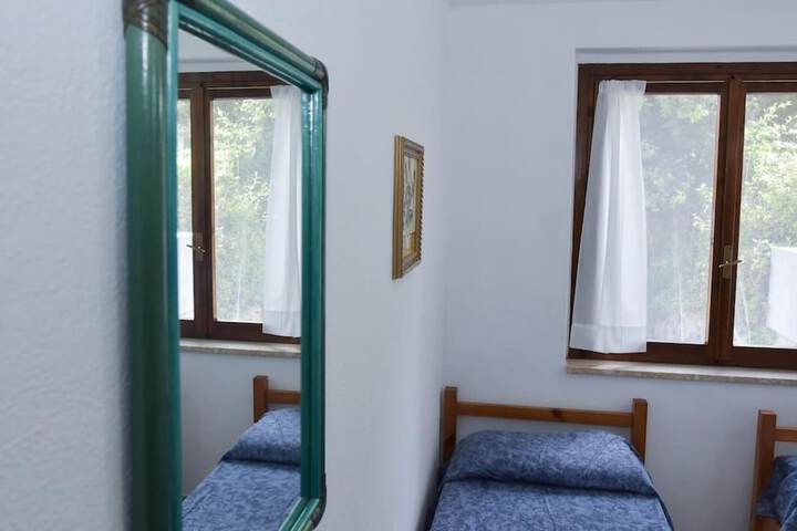 Room 9 of 36