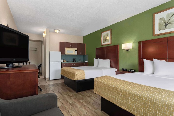 1 Queen Bed Efficiency (18 of 18)
