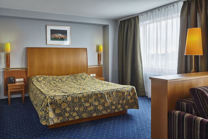 Room 10 of 64