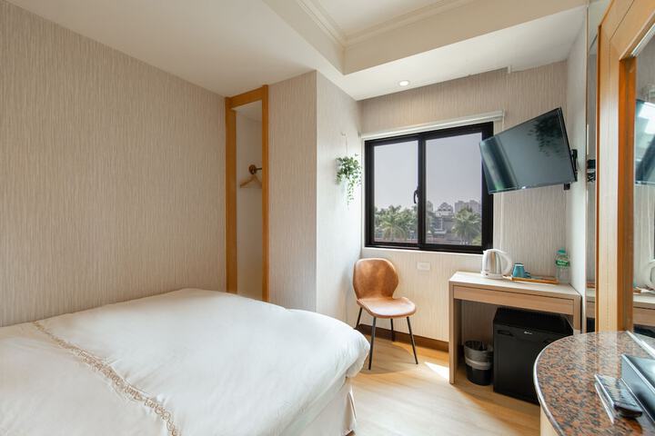Room 8 of 37