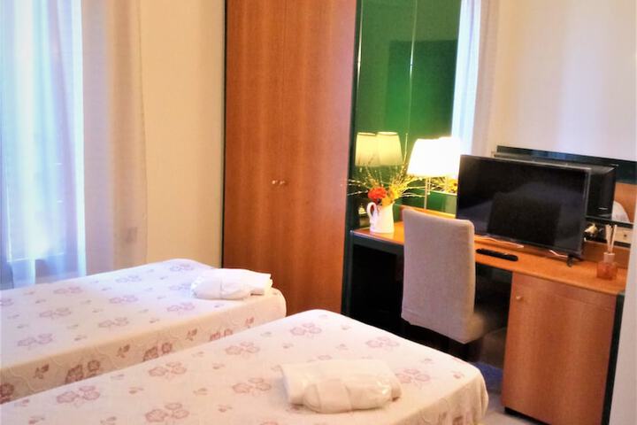 Room 4 of 26