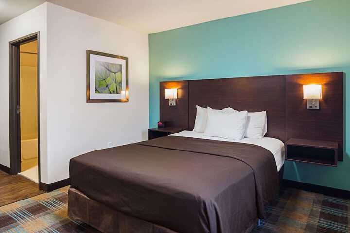 1 Queen Bed Efficiency (8 of 24)