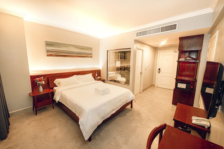 Room 13 of 70
