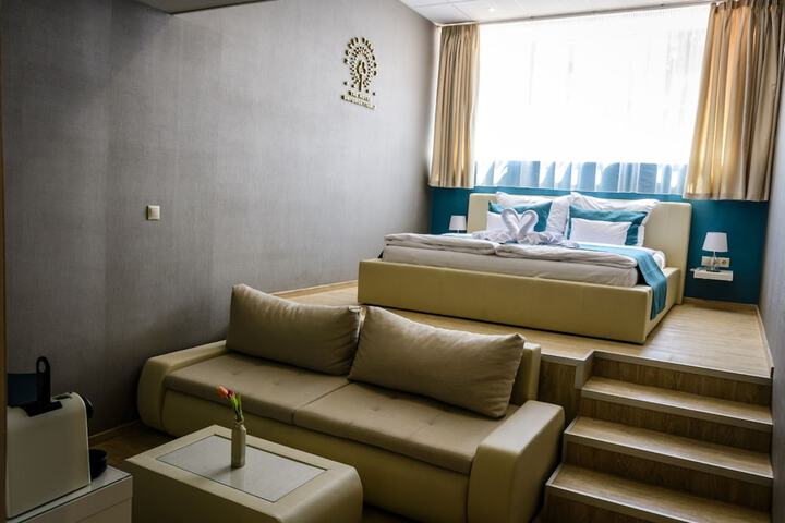 Room 18 of 108