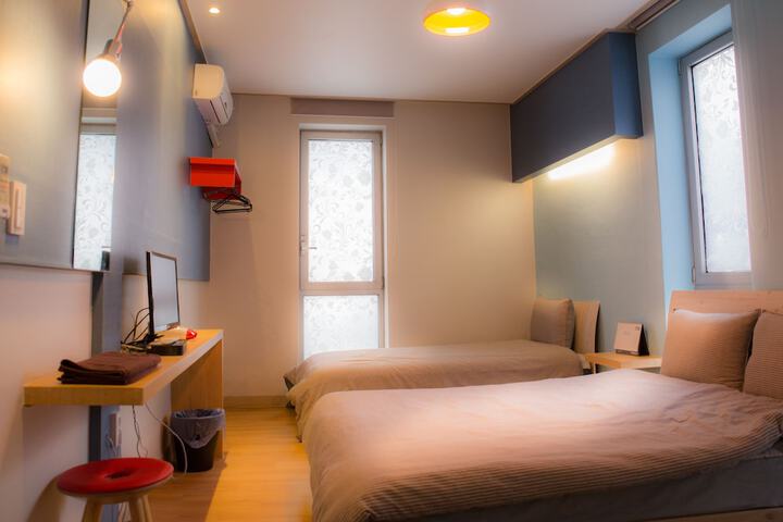Room 6 of 84