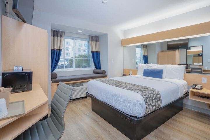 Room 9 of 21