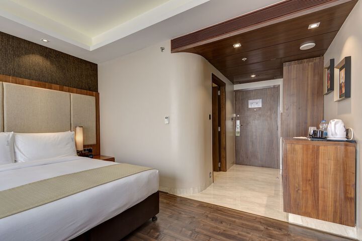 Room 6 of 78