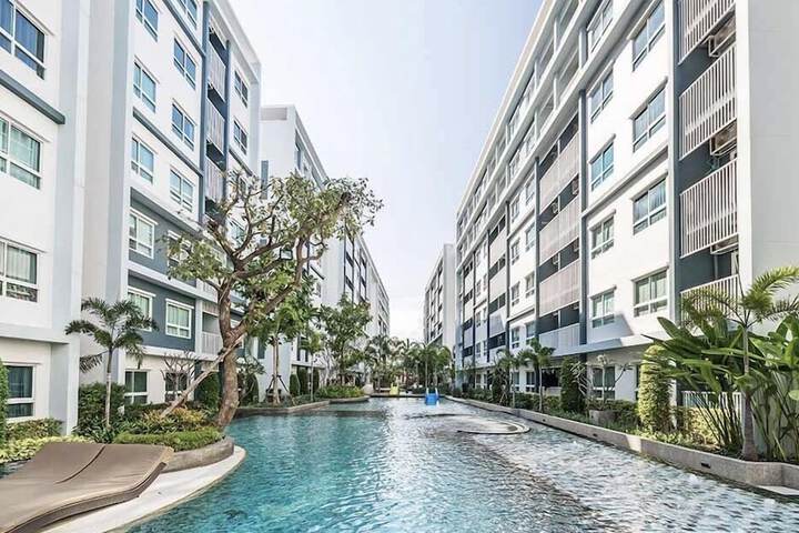Hotel Pool