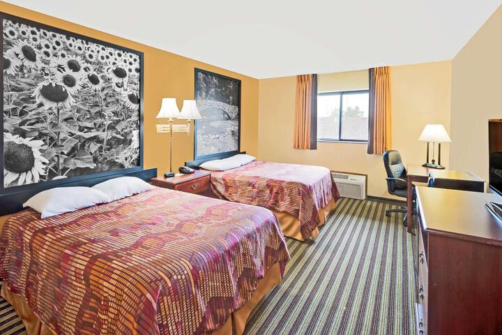 1 King Bed (5 of 12)