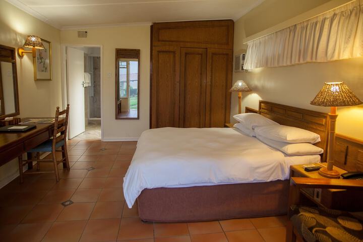 Room 5 of 40