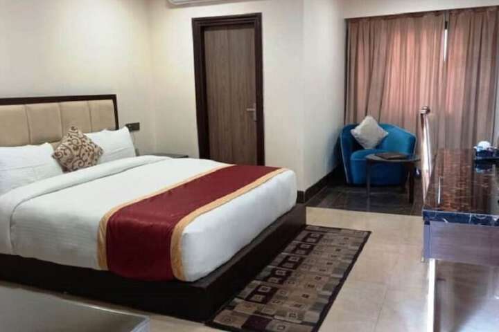 Room 2 of 10