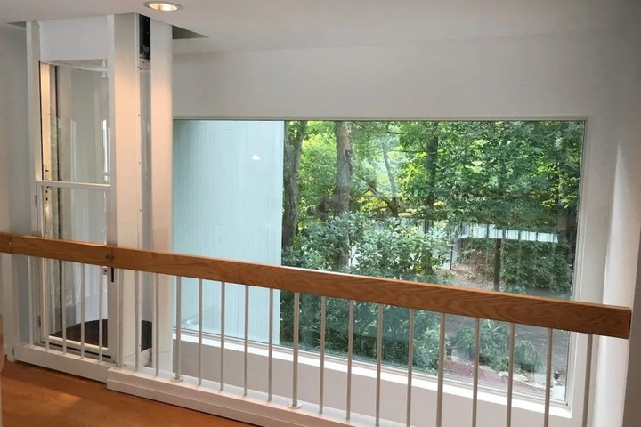 Room 8 of 18