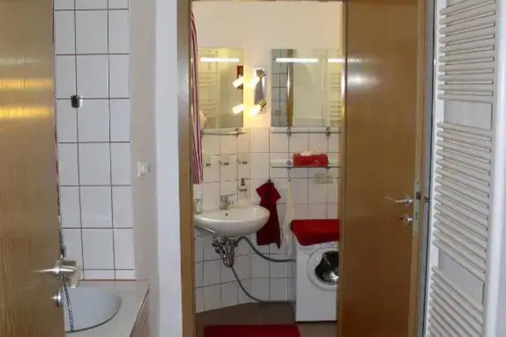 Room 9 of 18