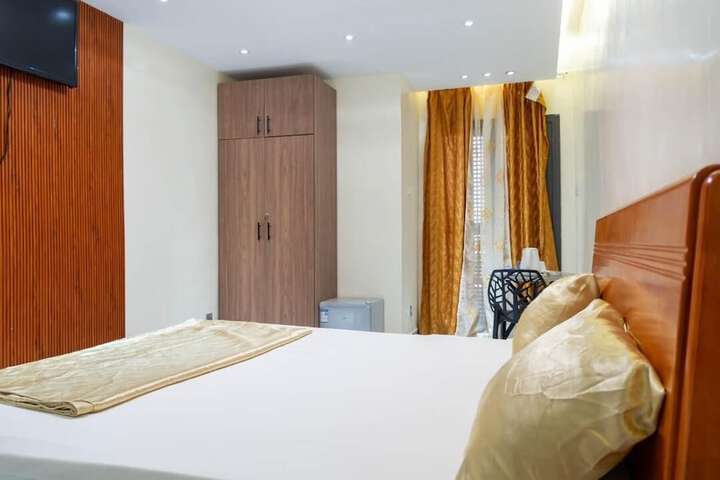 Room 18 of 34