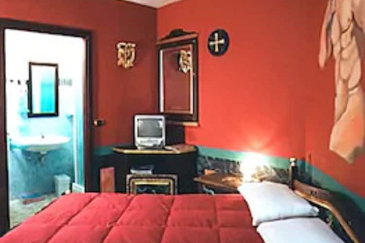 Room 12 of 23