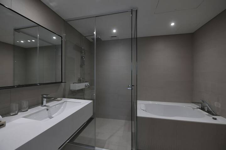 Room 28 of 45
