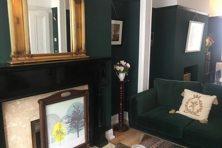Room 4 of 16