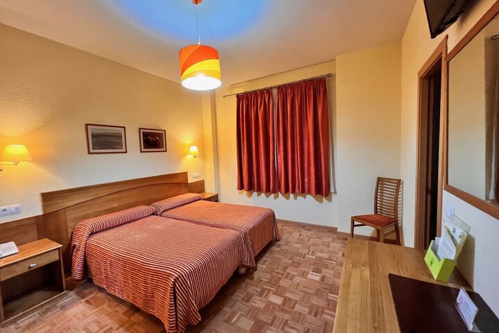 Room 12 of 28