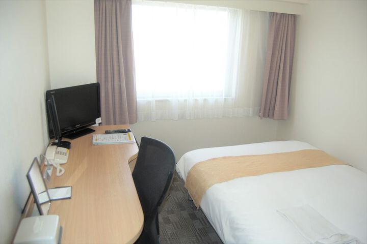 Room 28 of 49