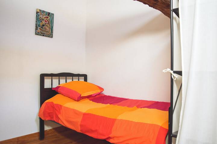 Room 42 of 320