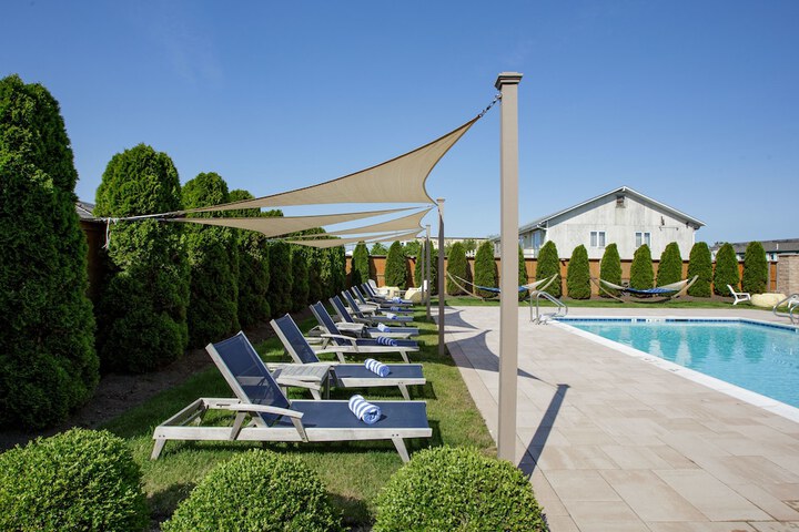 Pool 69 of 121