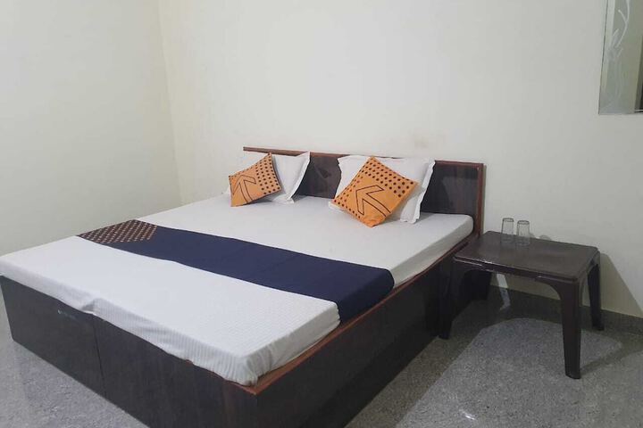 Room 6 of 13
