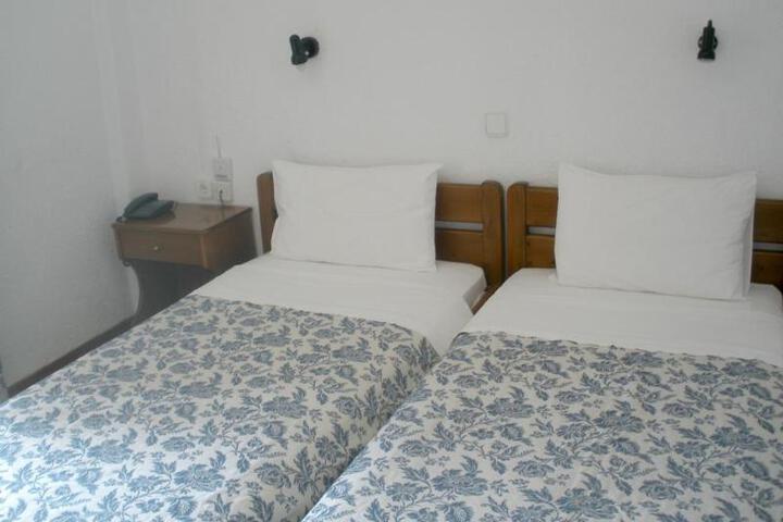 Room 5 of 6