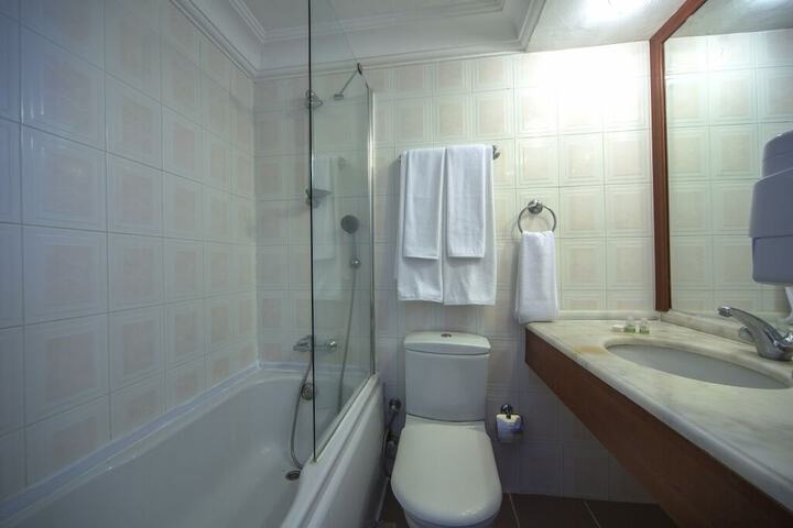 Room 12 of 18