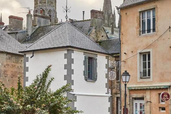 La Plus Petite Maison De France