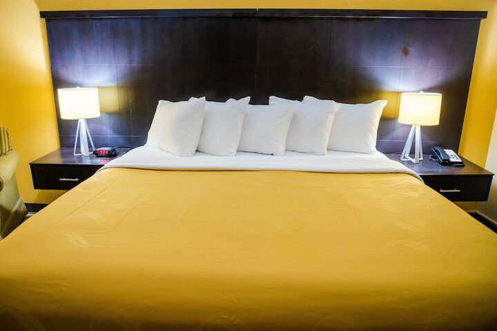 1 King Bed (20 of 31)