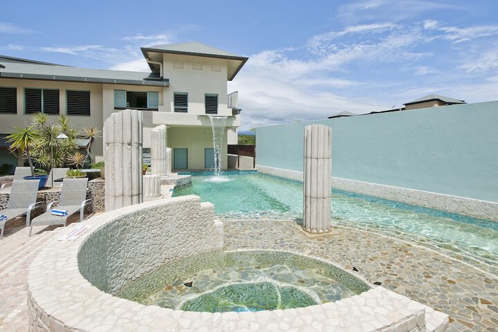 Pool Hotel