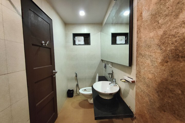 Room 25 of 41