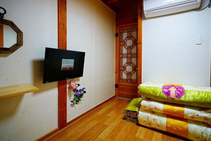 Room 5 of 38