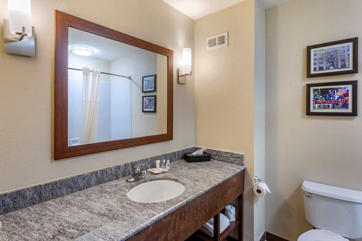 2 Queen Beds Accessible (11 of 13)