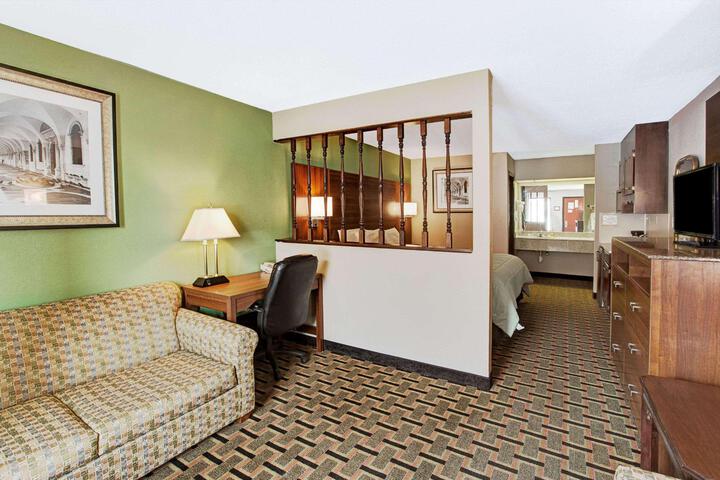 1 King Bed (13 of 15)